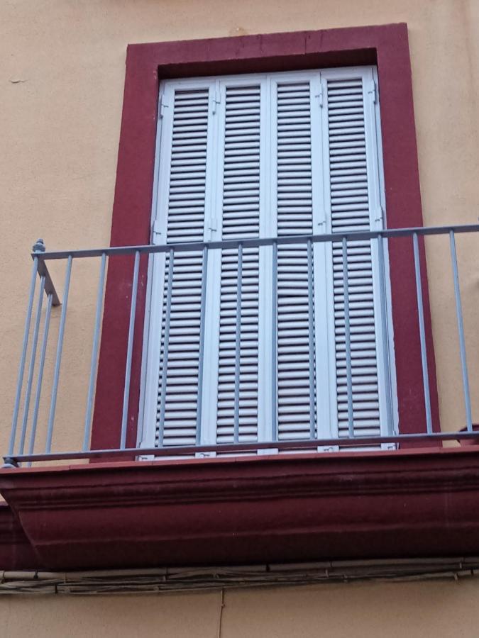 Apartamento Casco Antiguo Exterior Unico En Segunda Planta En Un Edificio De De Dos Plantas Seville Exterior photo